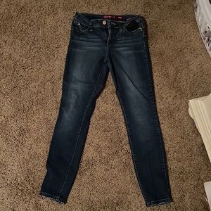 Mid rise Junior jeans size 7 dark wash